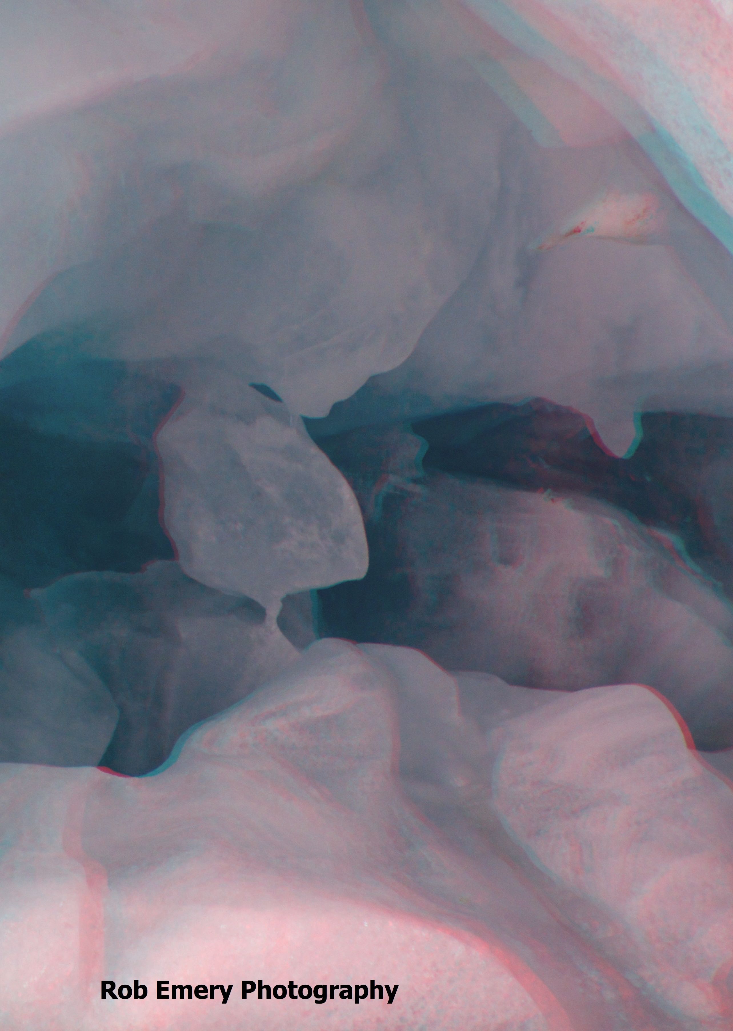 cave in glacie